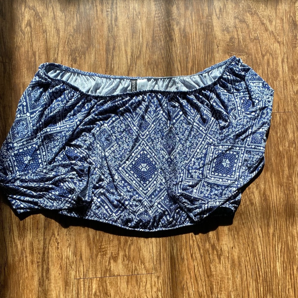 Cropped blue top